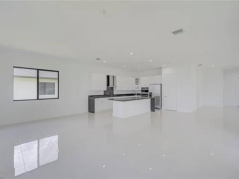 4775 Quercia Dr — Photo 11