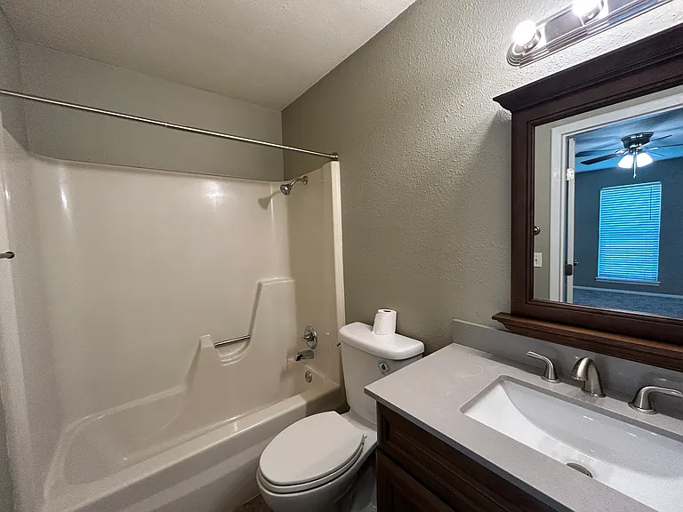 8219 Elkridge Ave — Photo 12