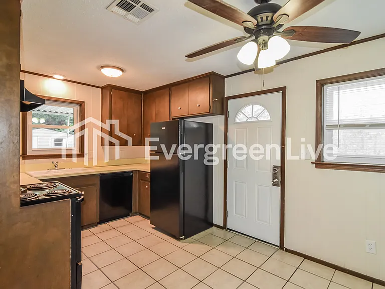 6442 Pinebrook Dr — Photo 3