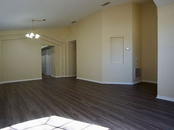 3rd image of 2707 Eagle Creek Ct