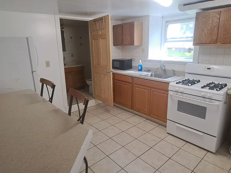 129 College Avenue — Photo 3