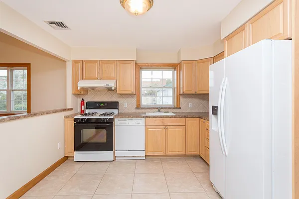 Sold by Keller Williams Realty Landmark | media 27