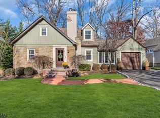 14 Longview Rd, Livingston, NJ 07039