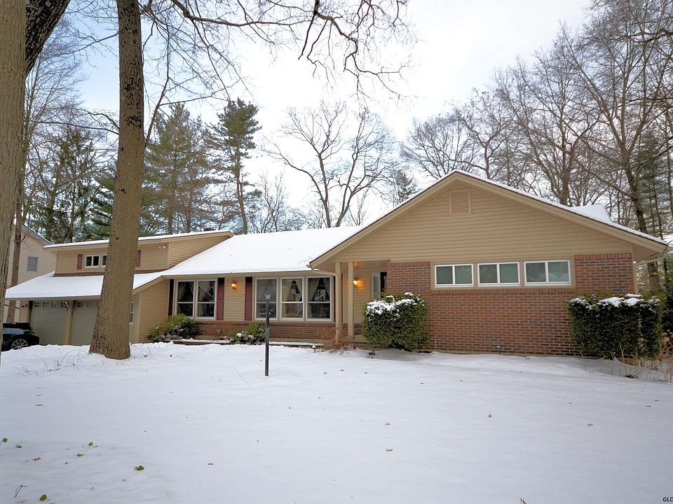1st image of 7 Maplewood Dr