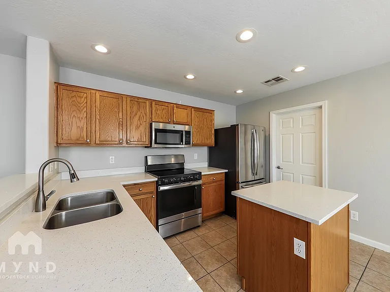 16812 W Marshall Ln — Photo 10