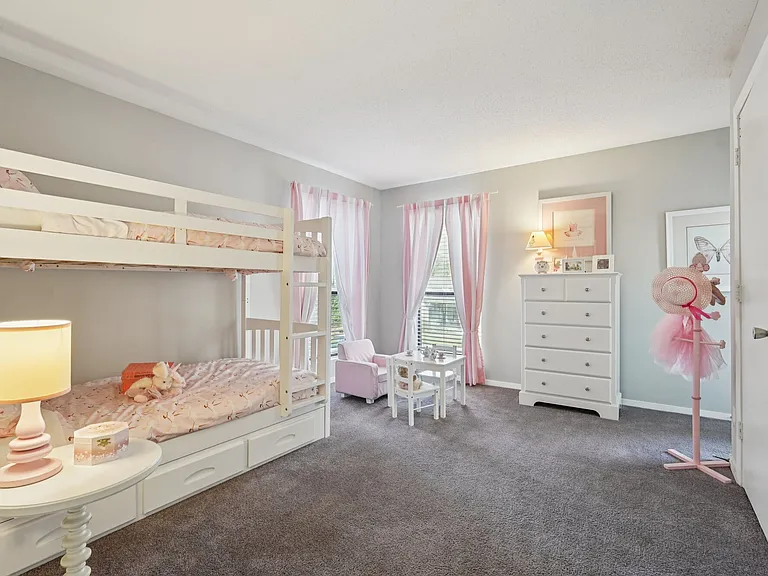 Polo Club Apartments — Photo 32