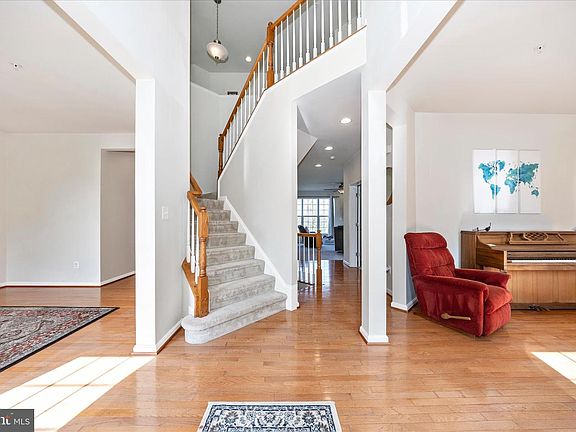 3rd image of 705 Sewell Dr