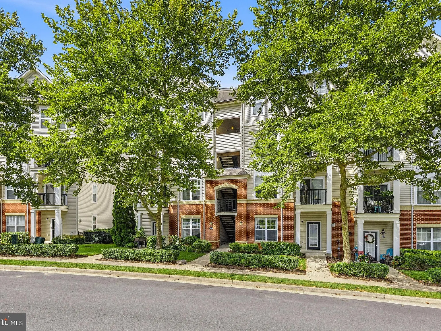 2 bed, 2.0 bath, 1200 sqft, $2,600 — Photo 1