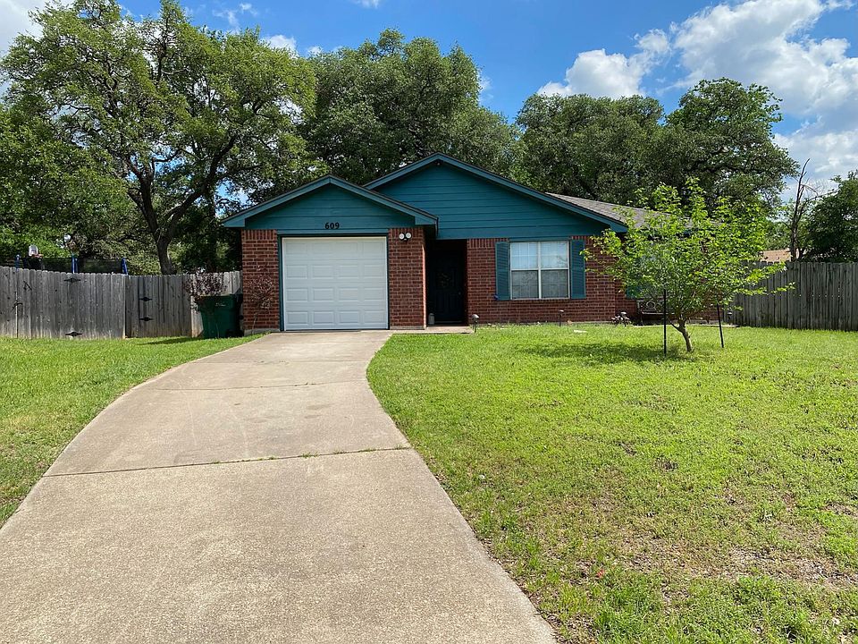 1st image of 609 Richardson Cir