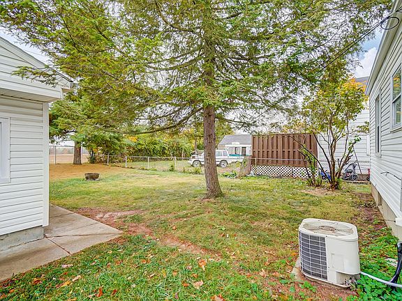 4th image of 2136 E Bataan Dr