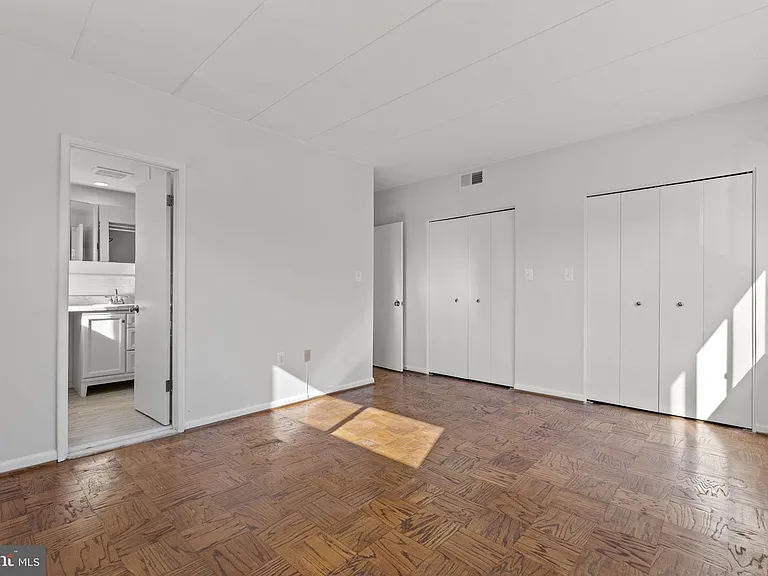 6301A N Charles St #102 — Photo 6