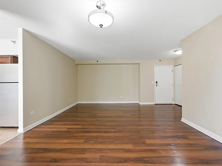 Evanston Place — Photo 48