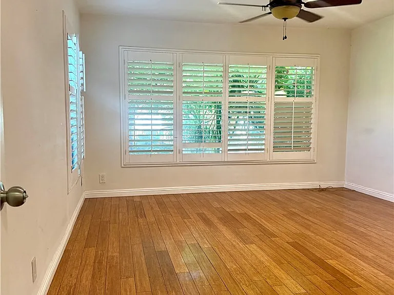 6517 White Oak Ave — Photo 2