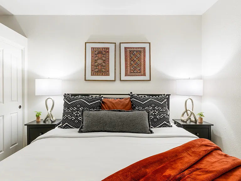 Bedroom 2: King Size Bed