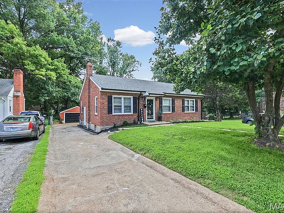 3rd image of 306 Roberta Ave