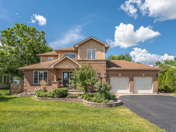 4 Carbery Dr, Ottawa, ON K2S 1E3