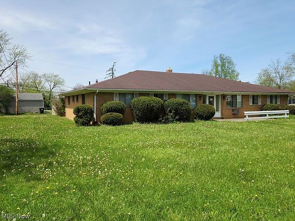 3rd image of 419 Center Rd