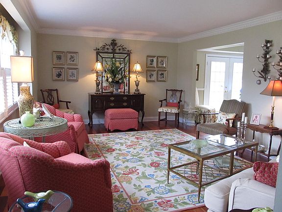 4th image of 121 Tudor Dr
