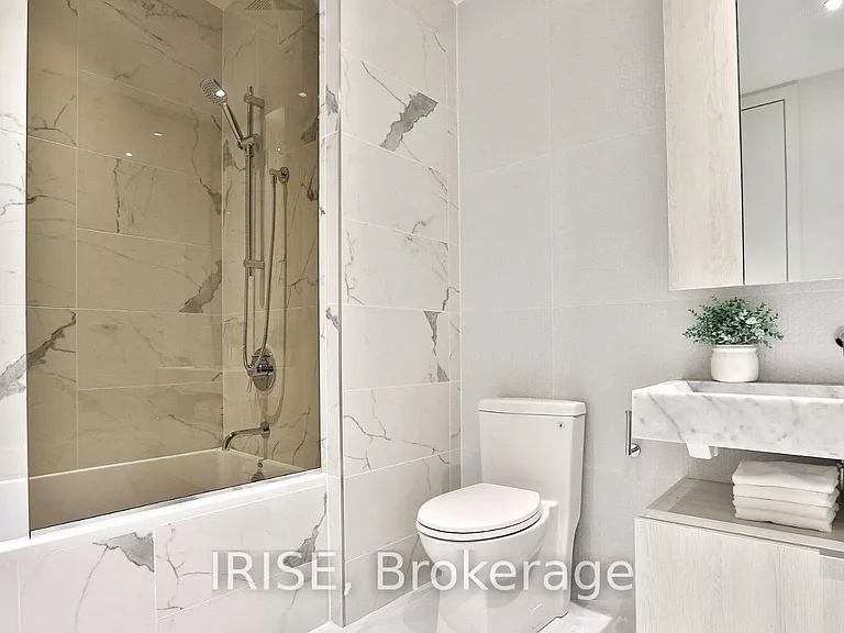 11 Yorkville Ave #5702 — Photo 9