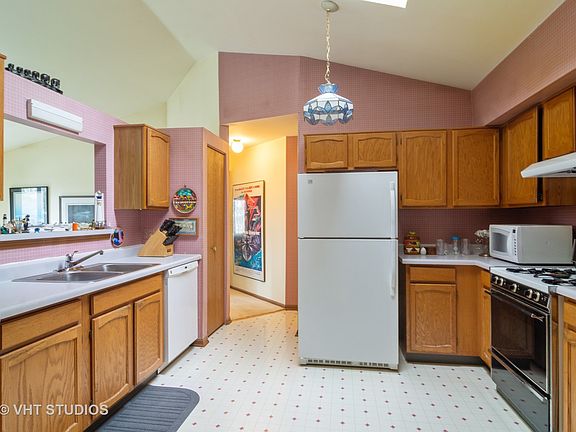 4th image of 1415 Partridge Ln #8
