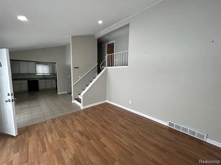 4472 Buchanan Ave — Photo 13