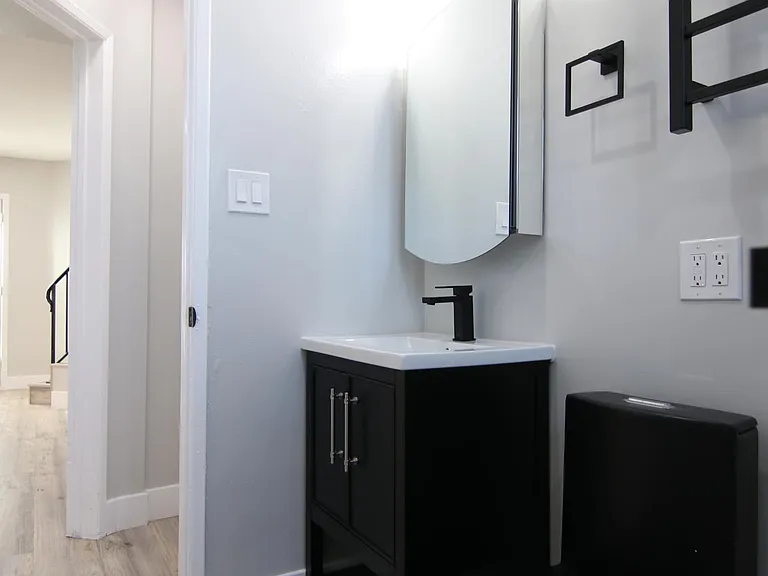 120 Roswell Ave #12 — Photo 18