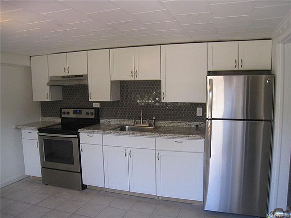 4th image of 107 Wallace St #1