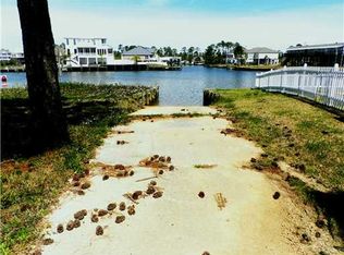 14 Golf View Dr, Pass Christian, MS 39571