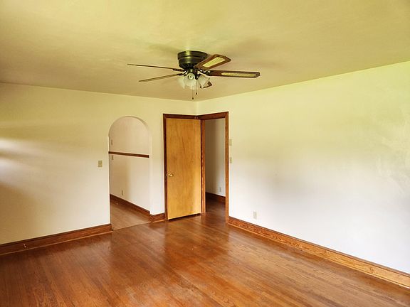 5th image of 505 Hilltop Dr