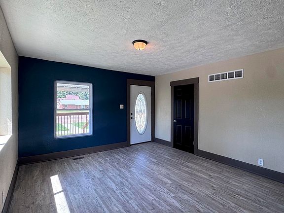 4th image of 1001 E Avenue A