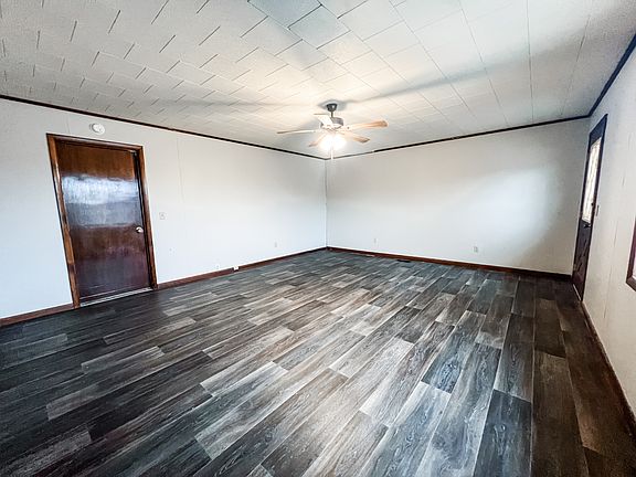 5th image of 3929 Rainbow Dr #B