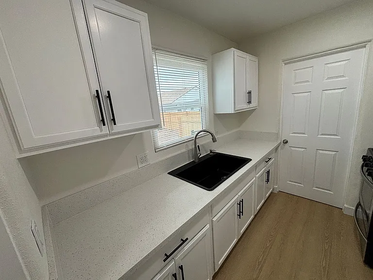 24339 Myers Ave — Photo 7
