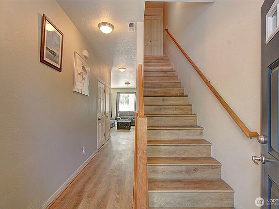 3rd image of 2428 NE 113th Court