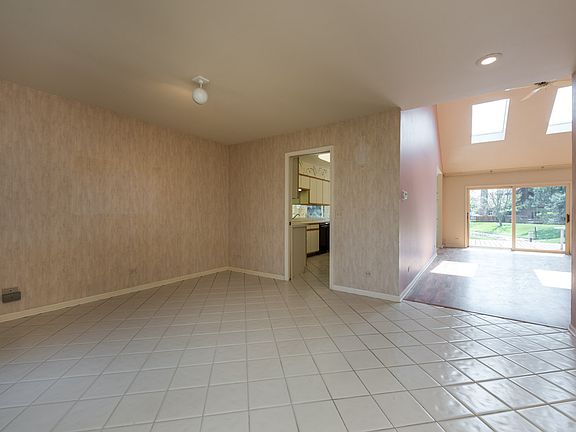 5th image of 4167 Picardy Dr