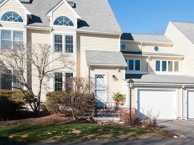 3 Oak Knoll Dr, North Attleboro, MA, 02760