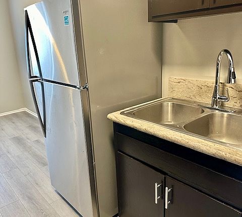 2nd image of 501 Magnolia St #201
