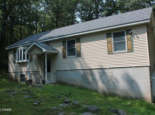 203 Upper Lakeview Dr, Hawley, PA 18428