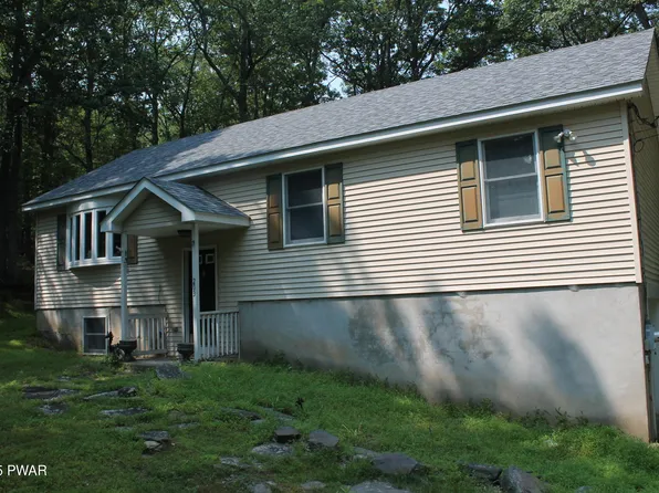 203 Upper Lakeview Dr, Hawley, PA 18428
