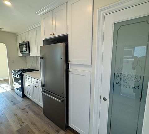 4th image of 3750 Gaviota Ave #3750