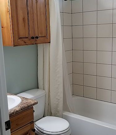 Main Bathroom 