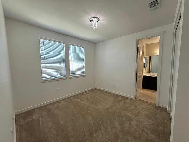 1261 Damasco Ln — Photo 6