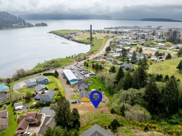 105 Franklin Dr, Garibaldi, OR 97118