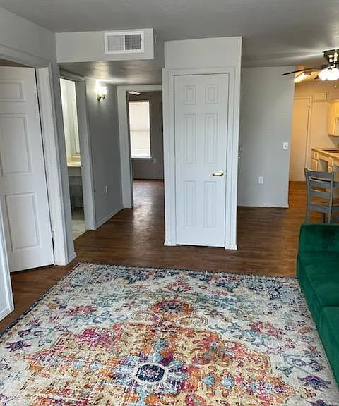 716 S County Line Rd #4 — Photo 1