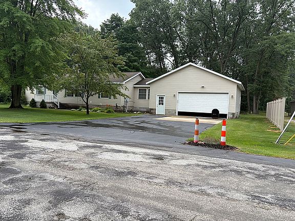 3rd image of 5965 Lulabell Ave