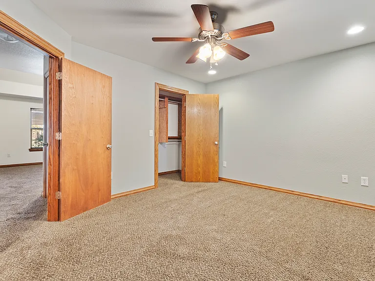 524 E Greenbriar Cir #524 — Photo 25