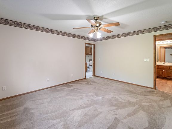 4th image of 908 NW Irvinedale Dr