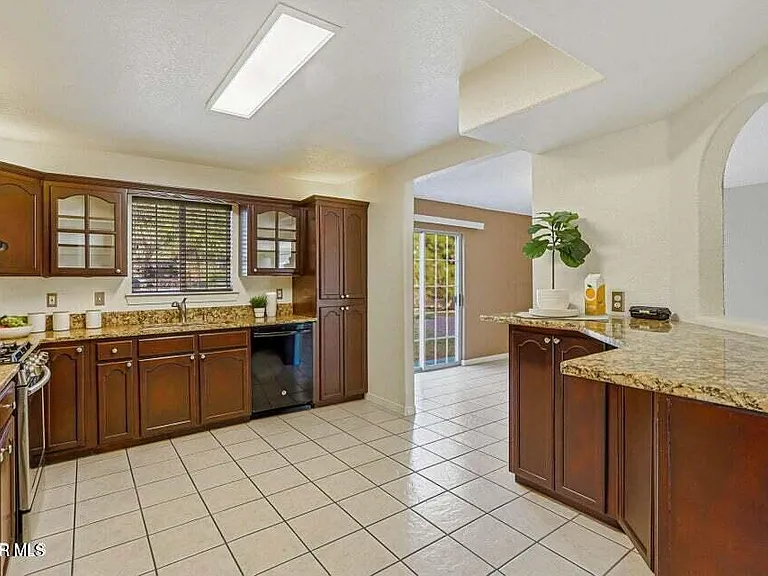 650 Vera Ct — Photo 7