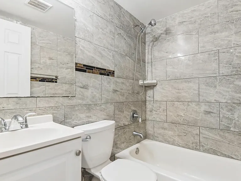 416 Hazlett Ave #5 — Photo 2
