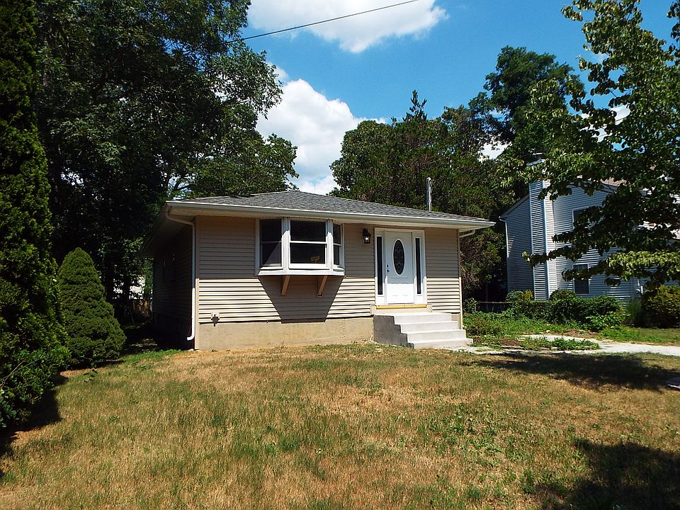 2nd image of 11 Sawyer St