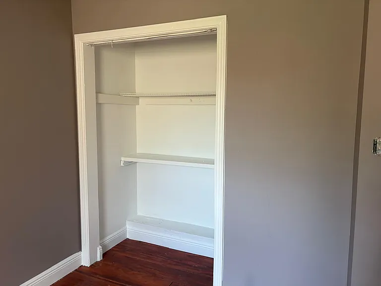 4214 Greenwood Ave — Photo 4